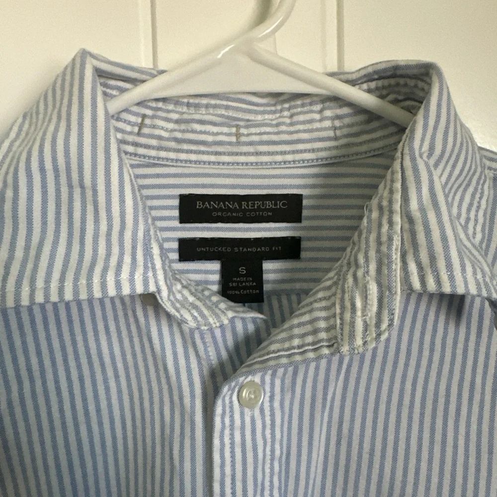 Banana Republic Men's Blue Striped Shirt
